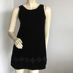 sleeveless black velvet shift dress